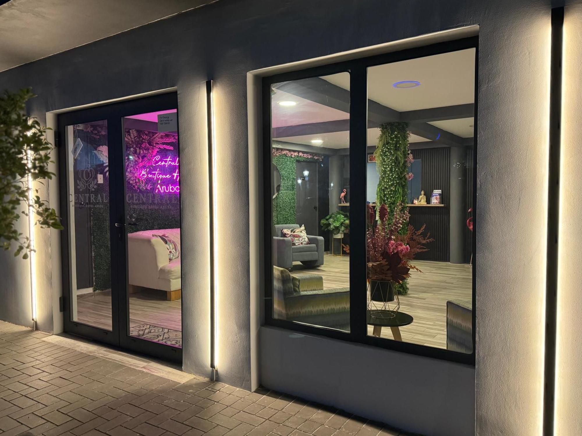 Central Boutique Hotel Oranjestad Luaran gambar