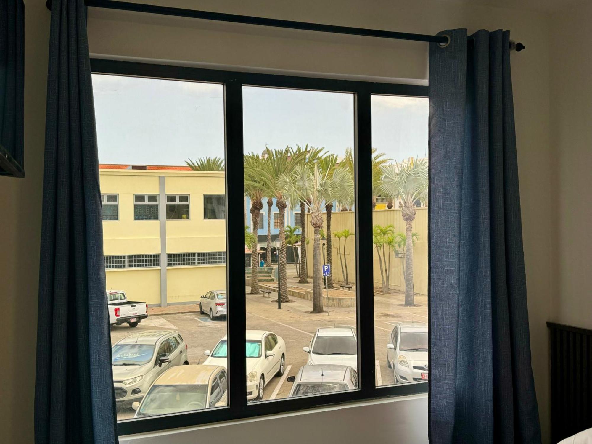 Central Boutique Hotel Oranjestad Luaran gambar
