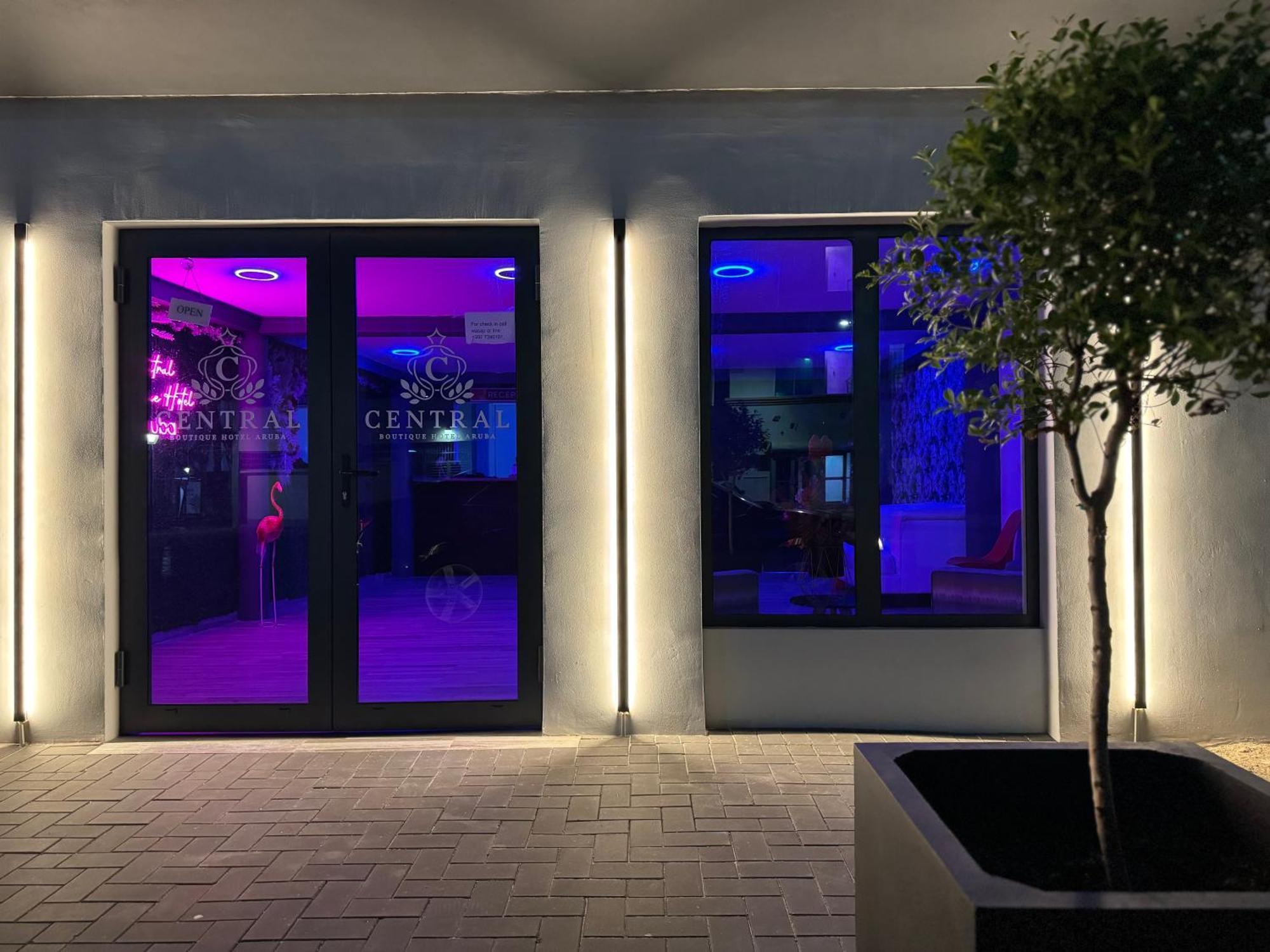 Central Boutique Hotel Oranjestad Luaran gambar