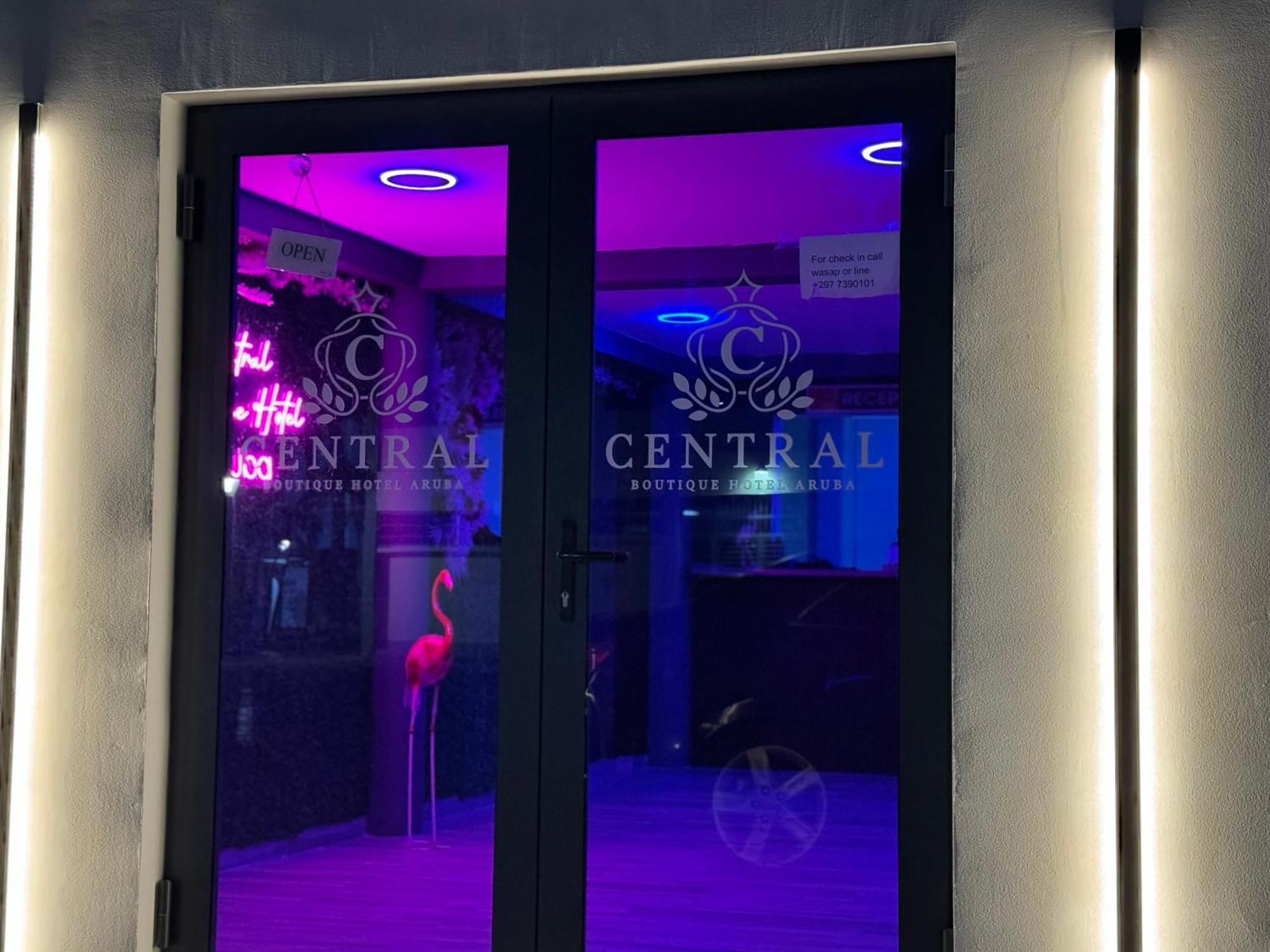 Central Boutique Hotel Oranjestad Luaran gambar