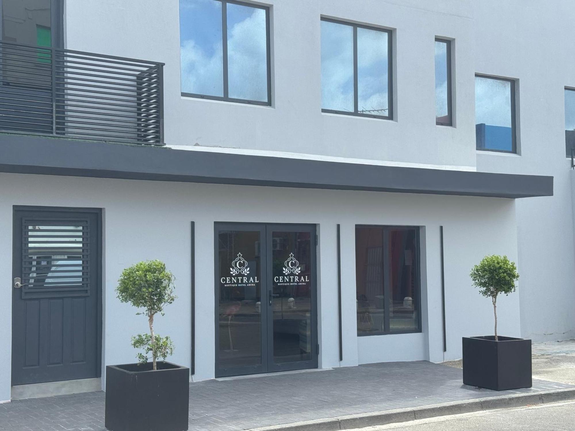 Central Boutique Hotel Oranjestad Luaran gambar