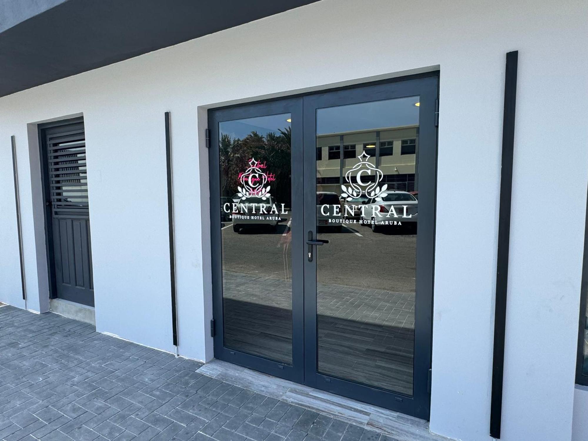 Central Boutique Hotel Oranjestad Luaran gambar