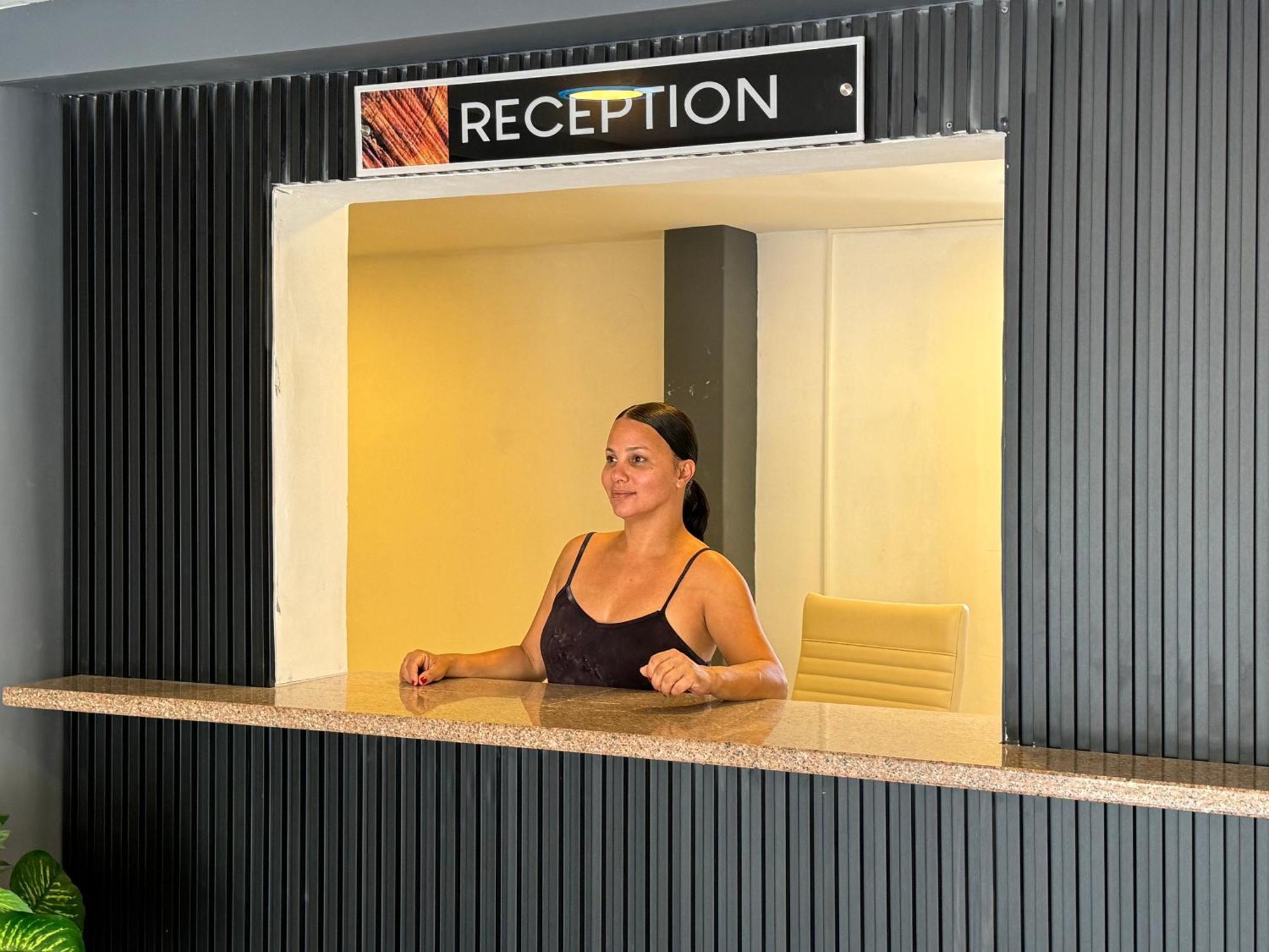 Central Boutique Hotel Oranjestad Luaran gambar