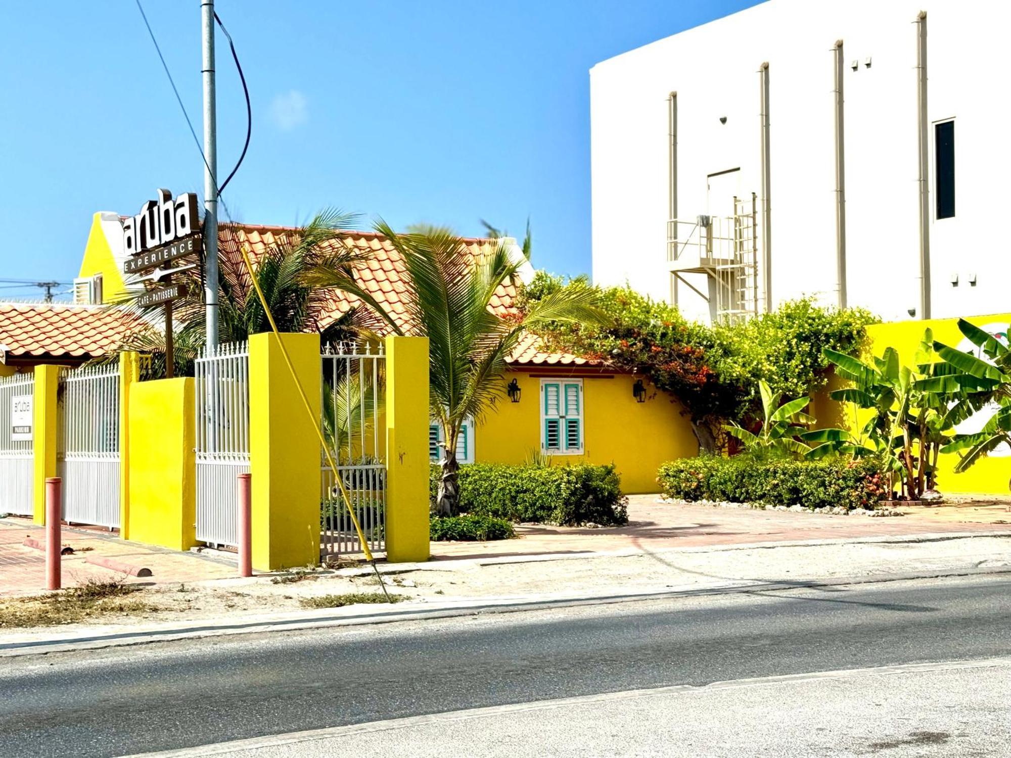 Central Boutique Hotel Oranjestad Luaran gambar