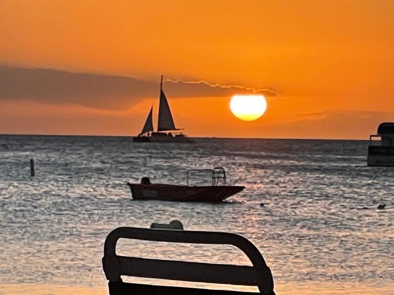 Central Boutique Hotel Oranjestad Luaran gambar