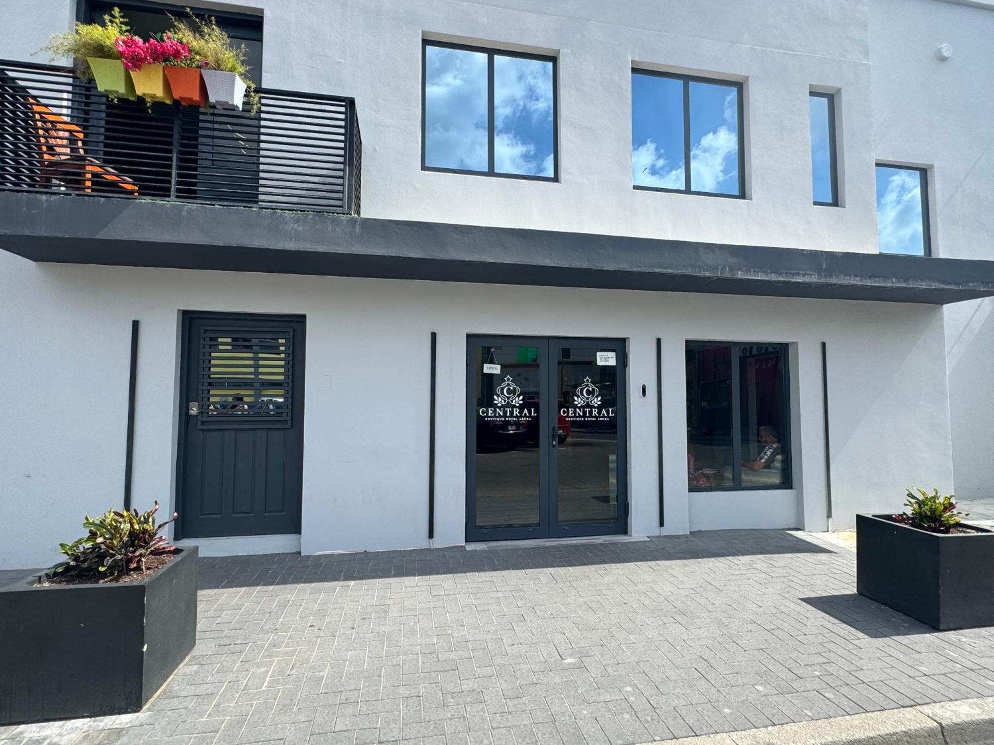 Central Boutique Hotel Oranjestad Luaran gambar